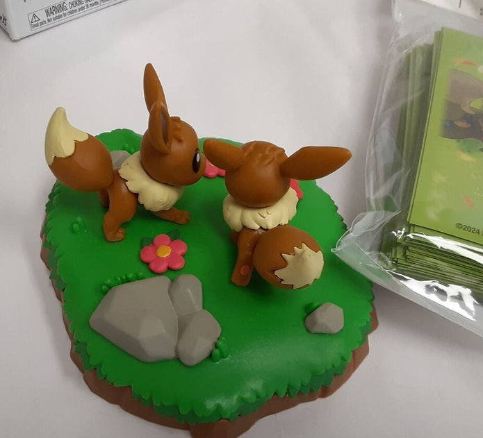 Pokemon TCG Accessories Berry Sleepy Card sleeves + Eevee Funko figure RG8/223