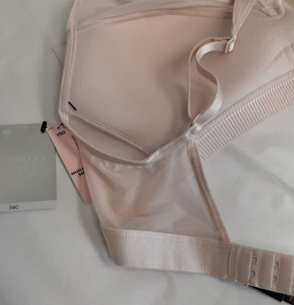 Victoria's Secret Lightweight Max. support Superior wicking Bra 34C Light #51/223