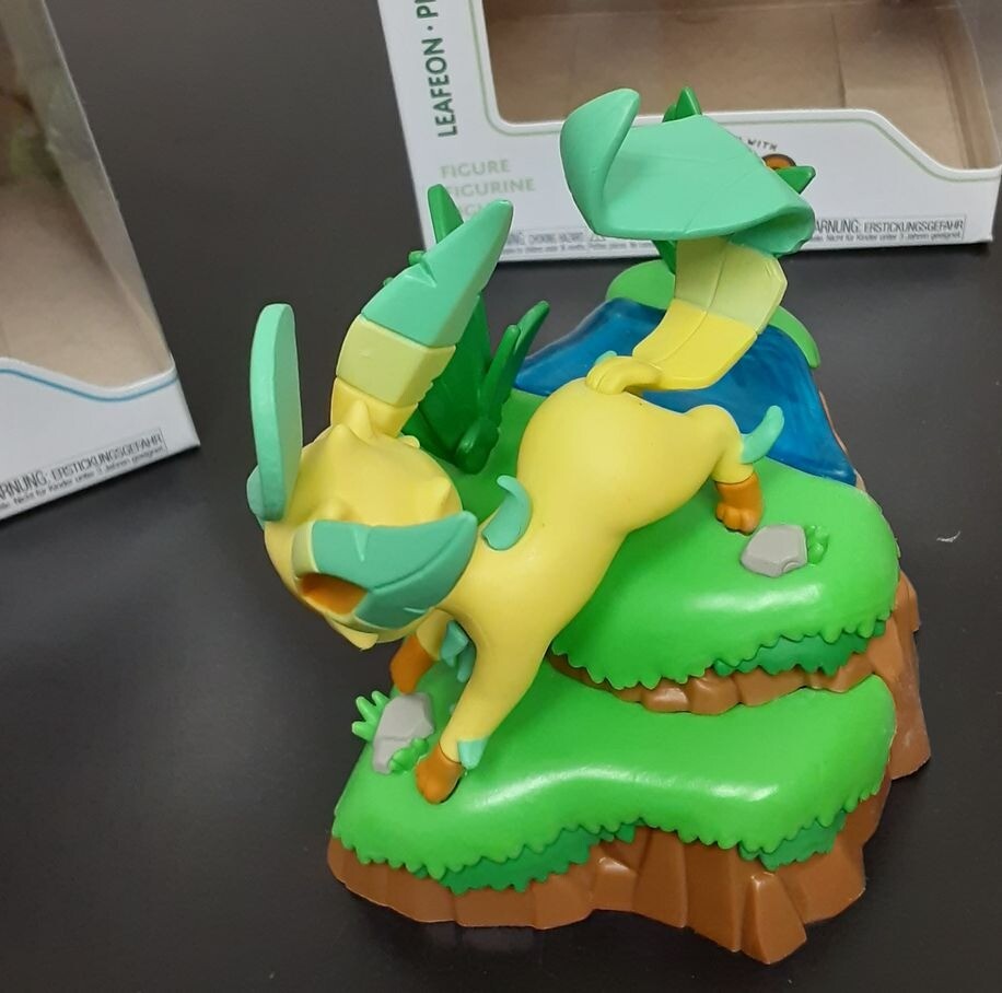 LOT of 3 Pokemon Eevee & Friends Funko Figure Leafeon Umbreon NEW RA22/224