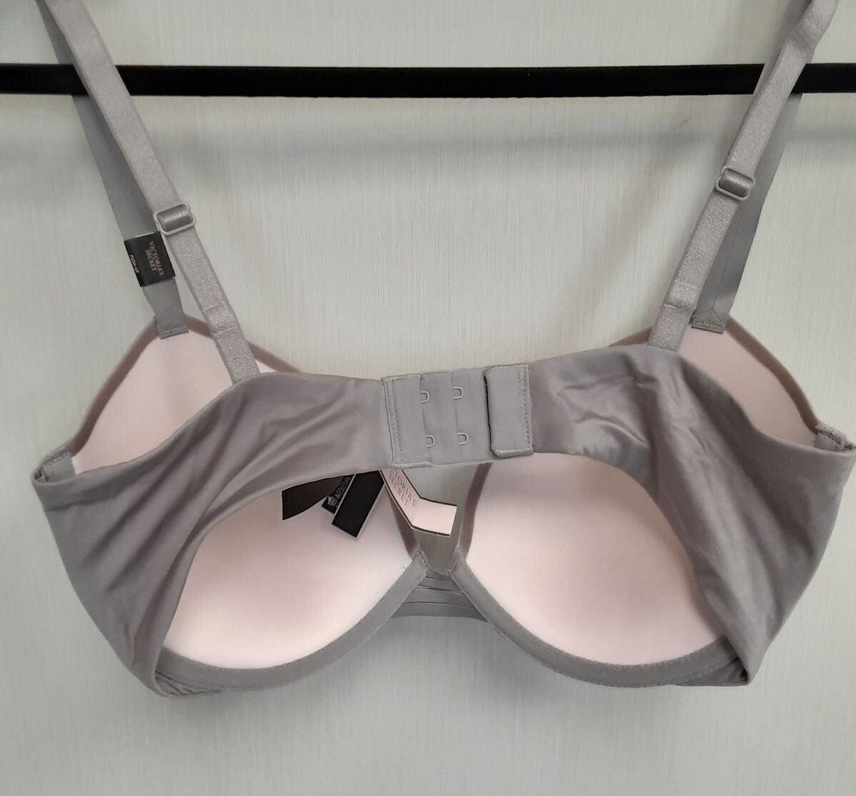 Victoria's Secret Very Sexy Push-up Bra Gray color Shine straps (New /32DD) #821
