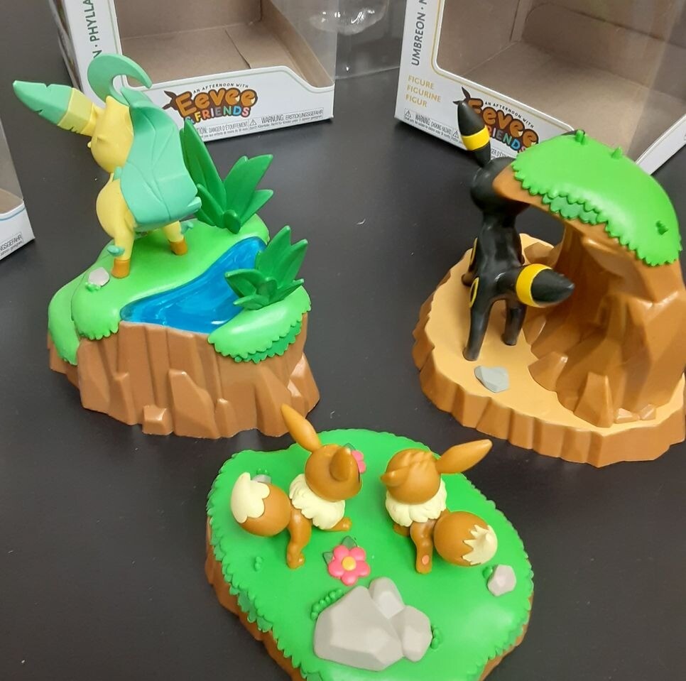 LOT of 3 Pokemon Eevee & Friends Funko Figure Leafeon Umbreon NEW RA22/226