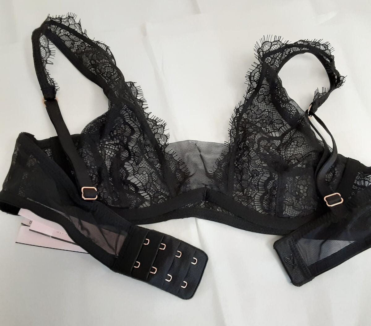 Victoria's Secret Dream Angels Unlined Plunge Bra 32B Black lace #11/224