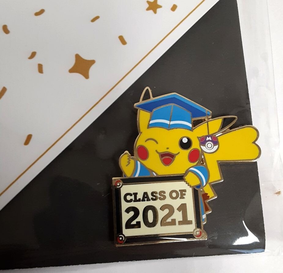 Pokemon Center Graduation Pikachu Celebration 2021 Pin & Card  RG12/220