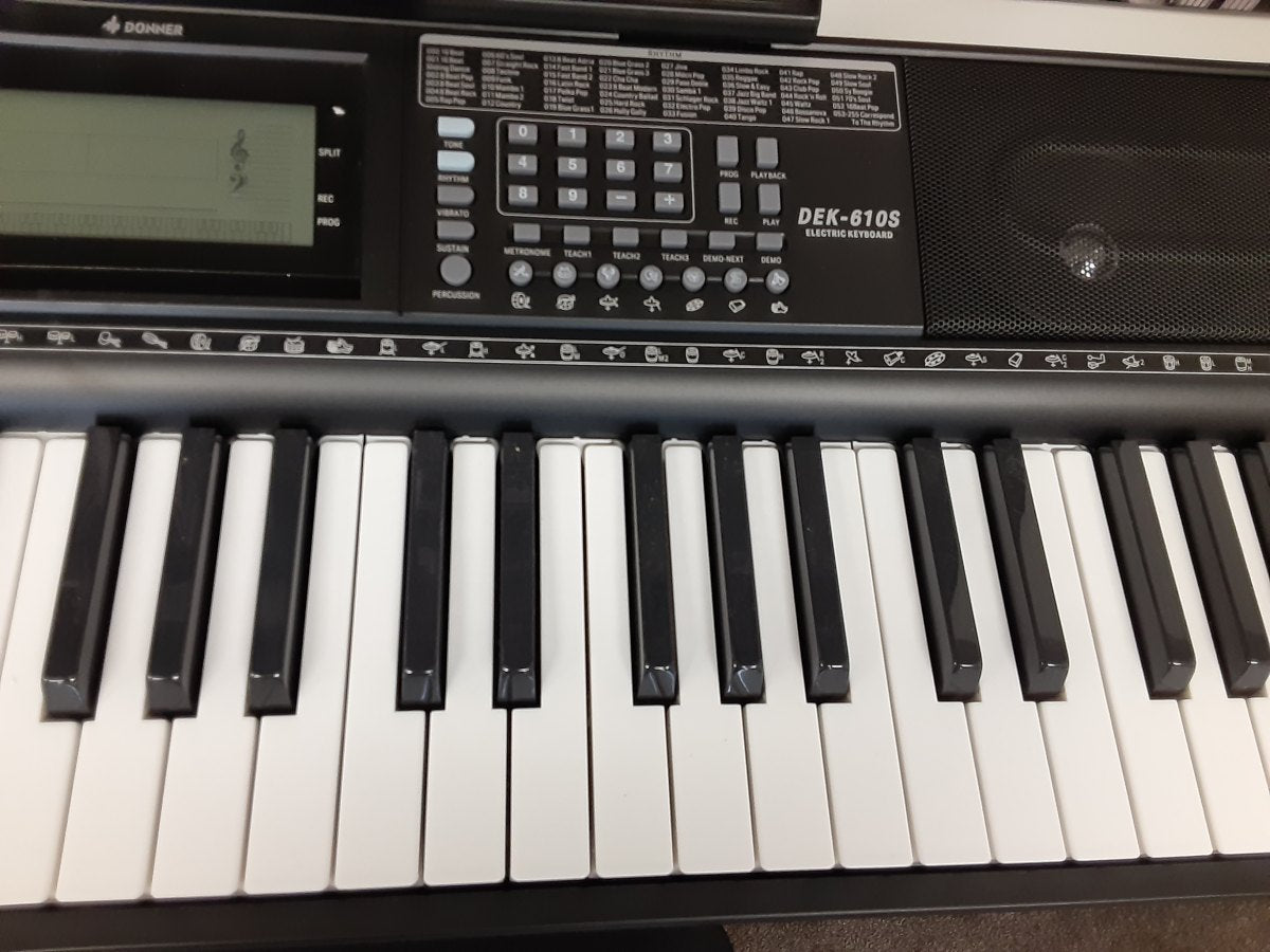 LIKE NEW Donner Keyboard Piano 61 Key, Electric Keyboard Kit with 249 Voices