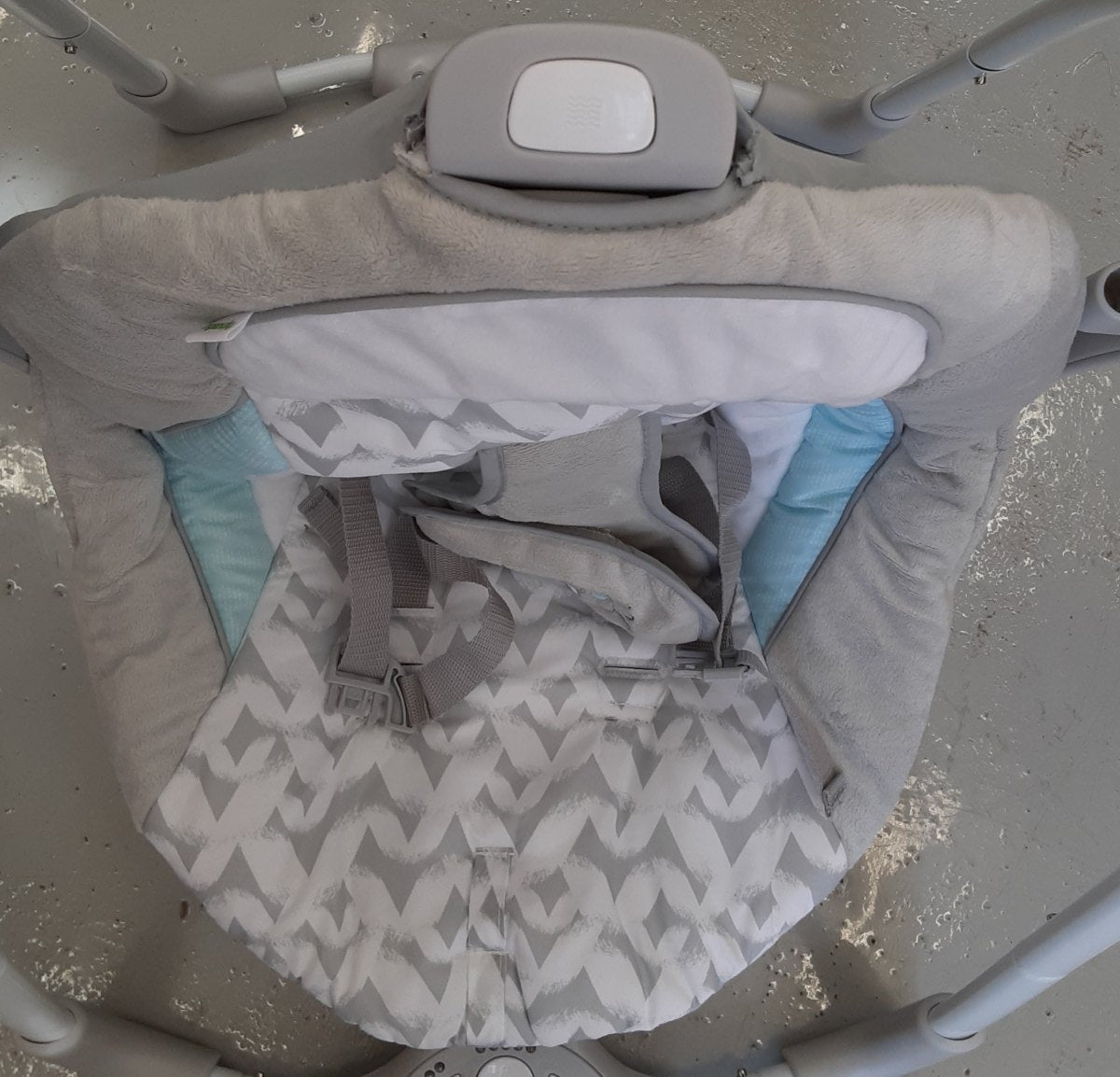 LIKE NEW Ingenuity ConvertMe 2-in-1 Compact Portable Automatic Baby Swing & Infant Seat, Battery-Powered Vibrations, Nature Sounds, 0-9 Months 6-20 lbs