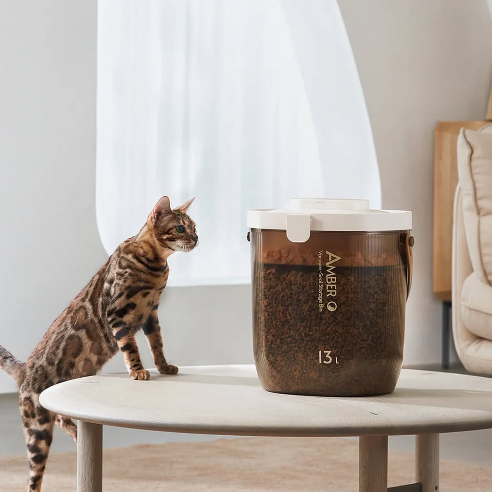 VOOCOO Amber Vacuum Seal Storage Food Container For Cats and Dogs