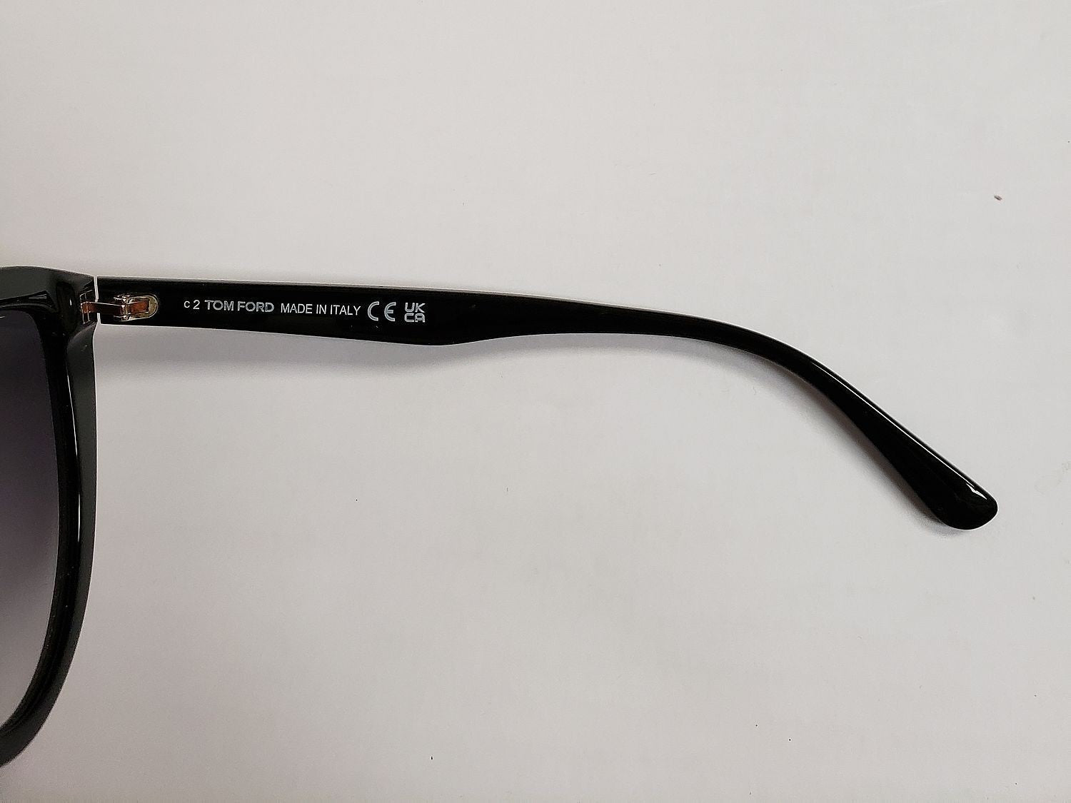 NEW Tom Ford Isabella-02 TF 915 01B Black/Gradient Smoke Women's Sunglass G6A/25