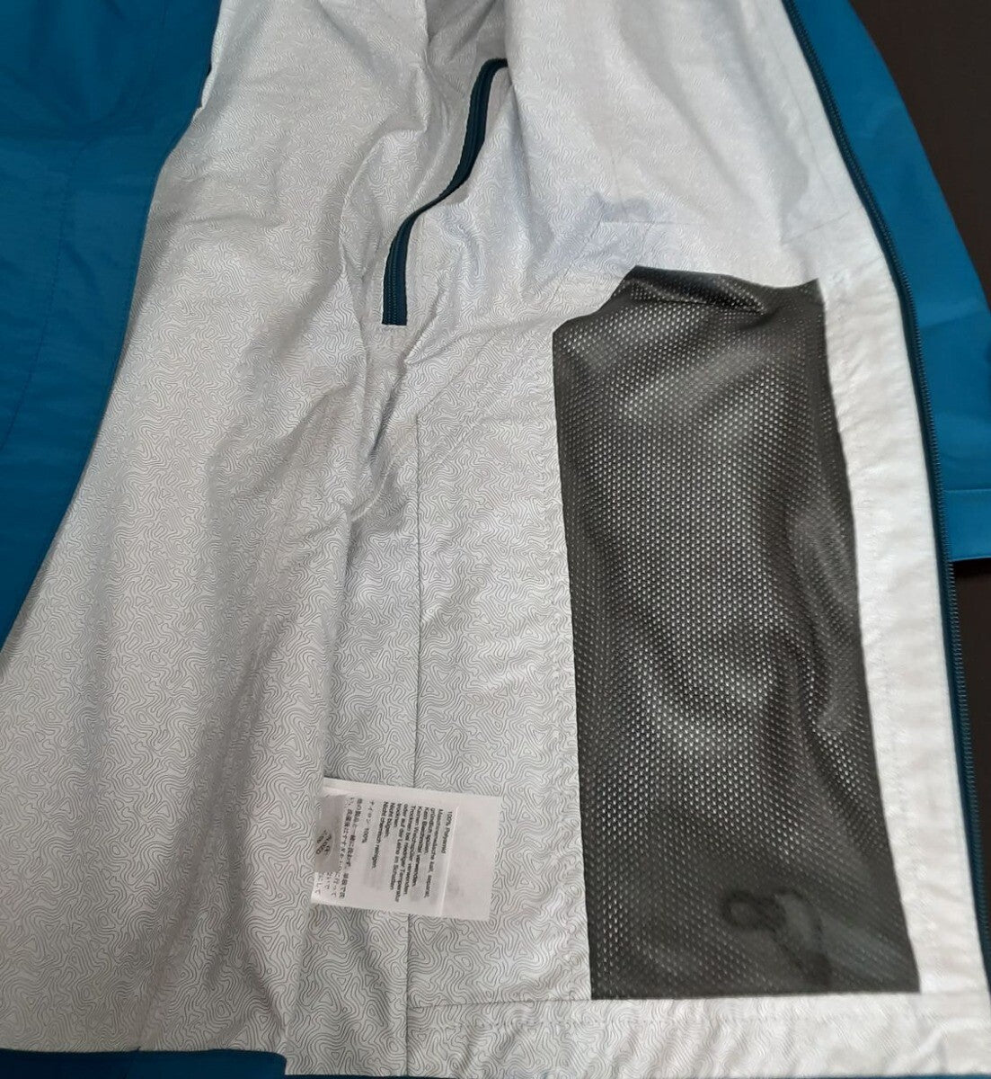 New Pokemon Center Apollo Outdoors Celestial Blue Rain Jacket  (M women) RA16/2210