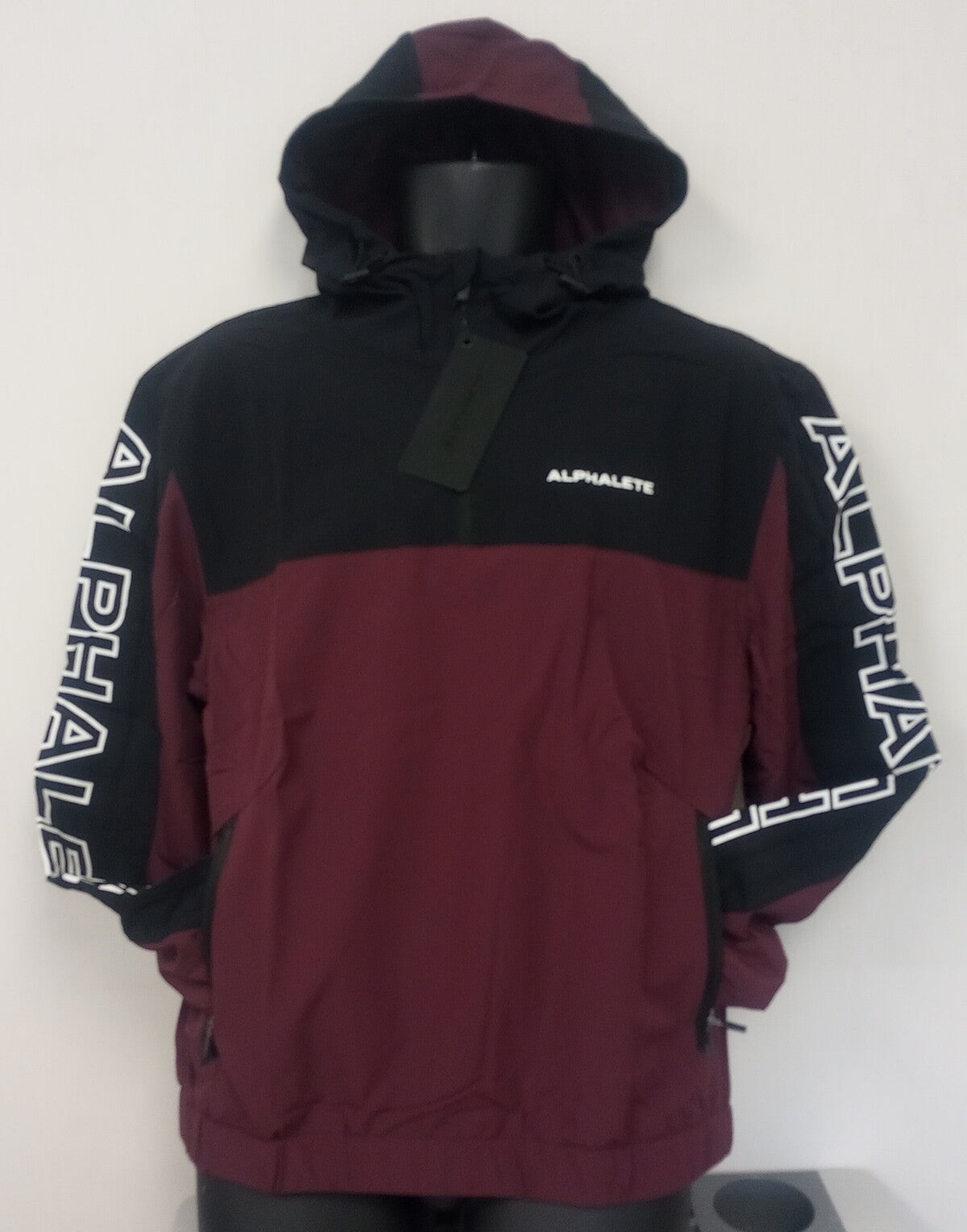 NEW ALPHALETE WOMEN'S  TECH WINDBREAKER - DARK MERLOT - SIZE - M /RG31/120