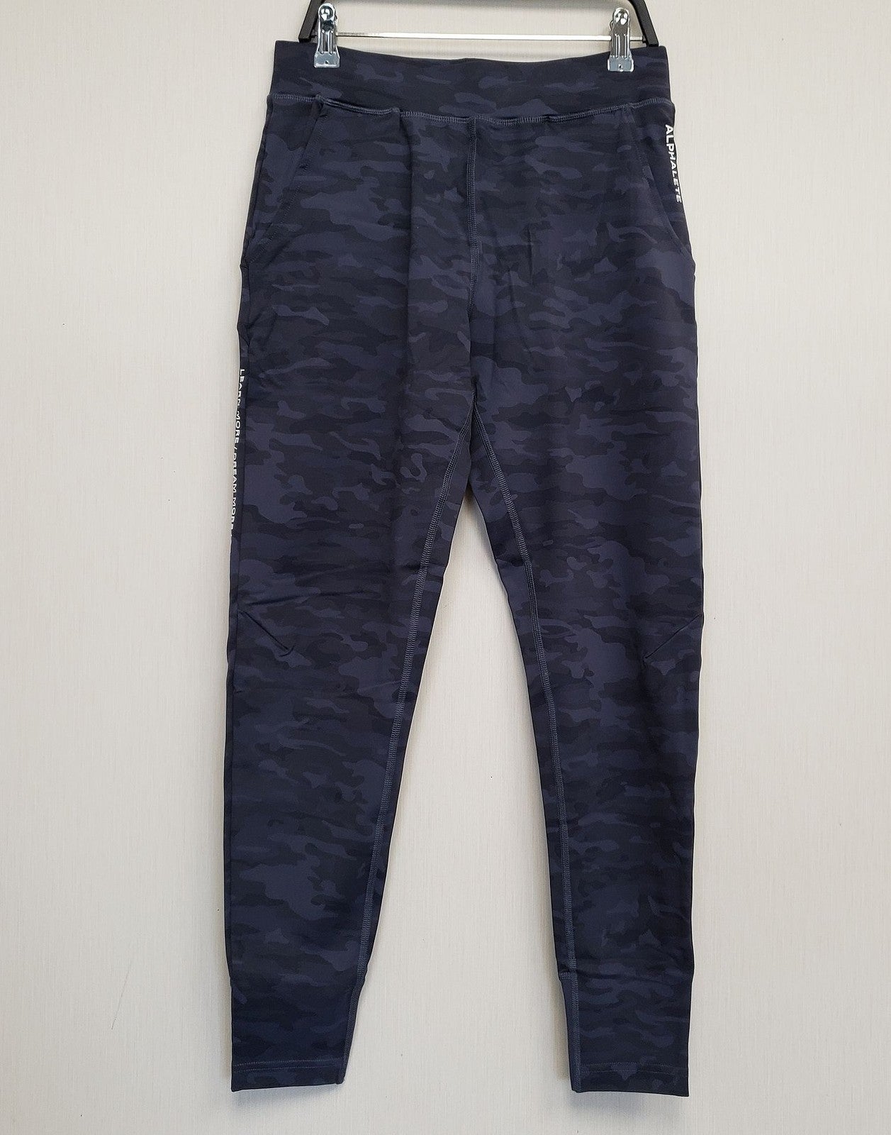 NEW ALPHALETE Women's Premium Pro Elite Jogger Navy Camo Size M (257858) DD11a/20