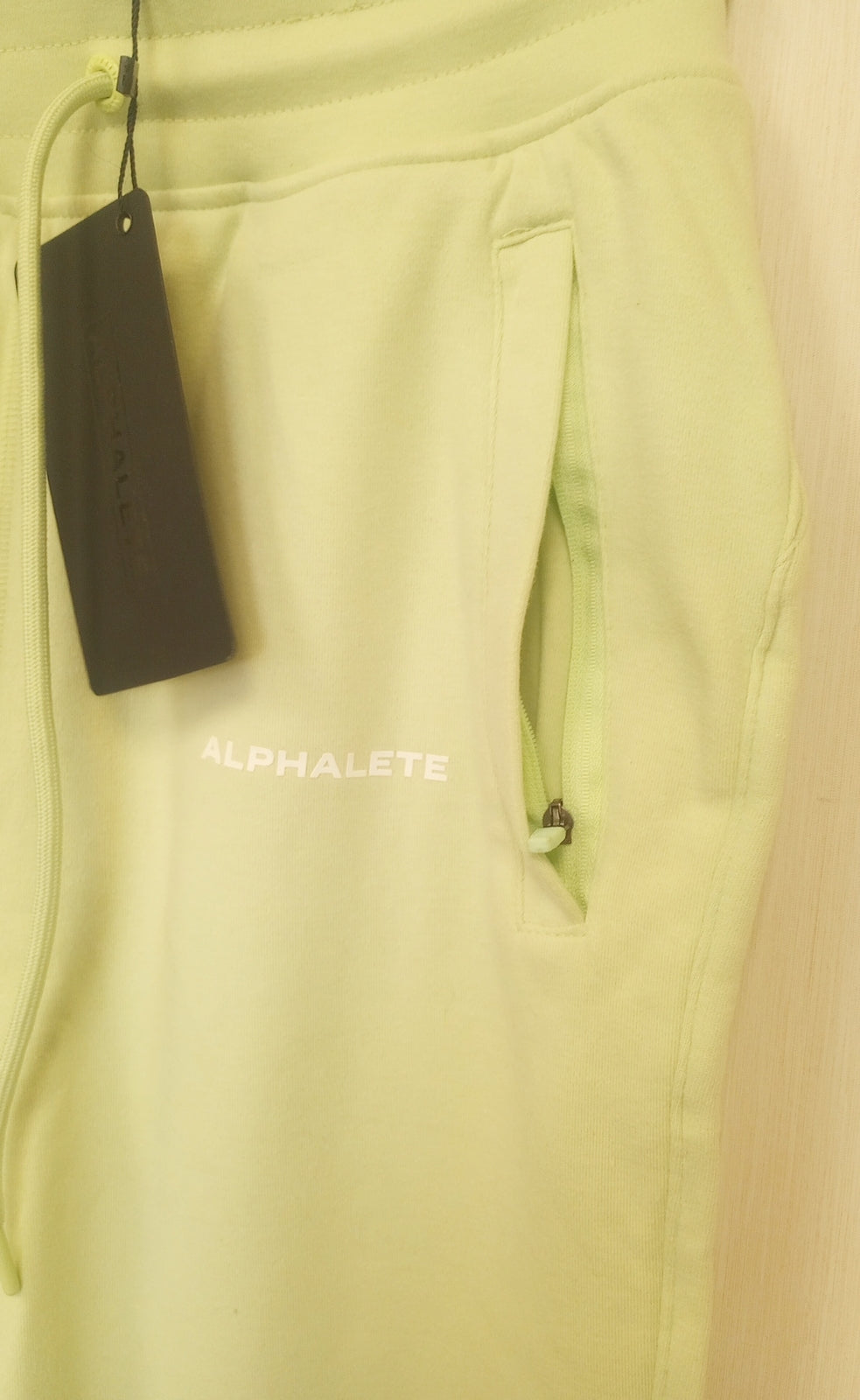 NEW ALPHALETE Women's Medium Essential Core Jogger FROZEN SPRING size M /RG11/122