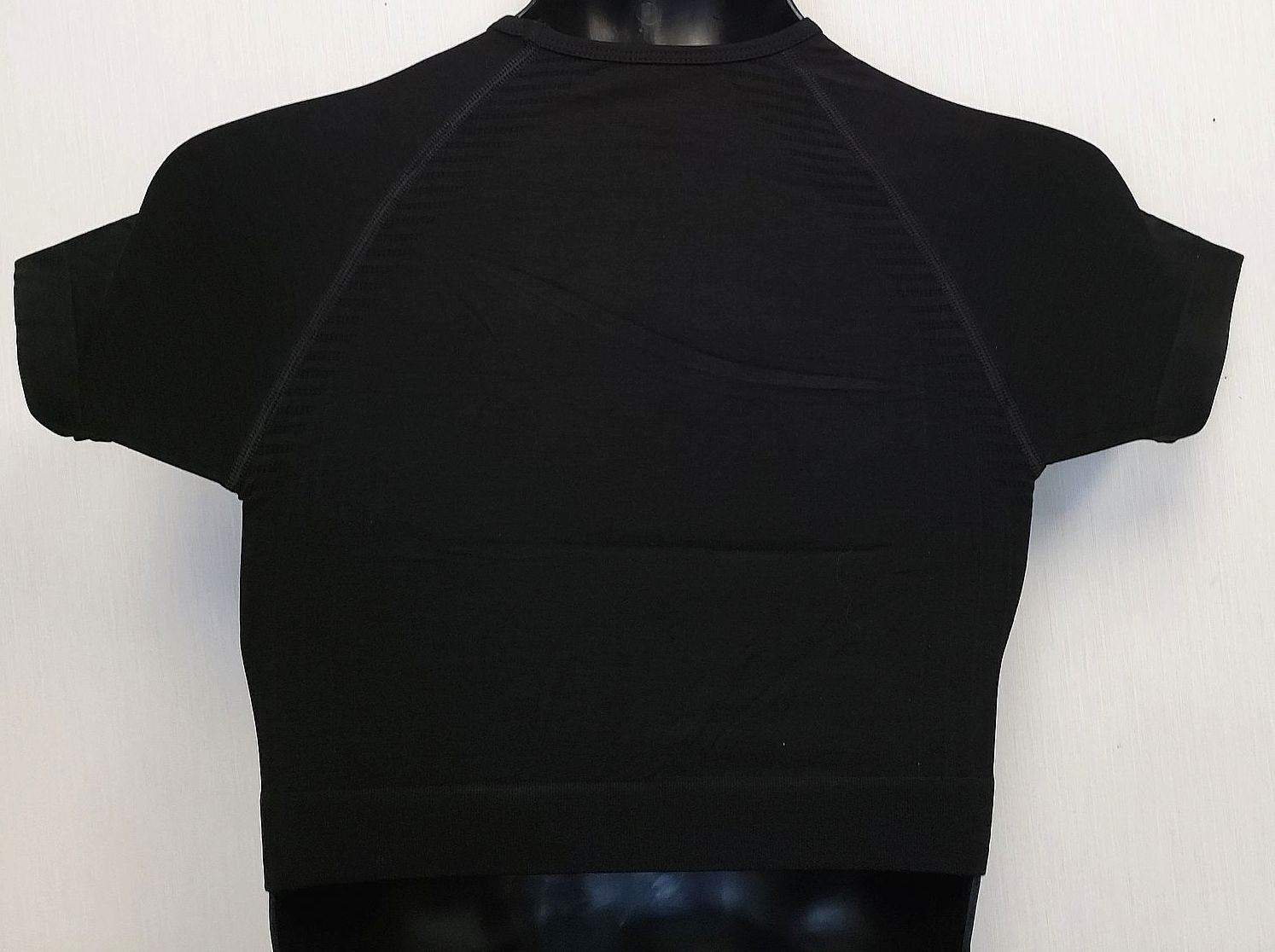NEW Alphalete Women's AMPLIFY SS CROP Top (043357) Size S Black G29a/23