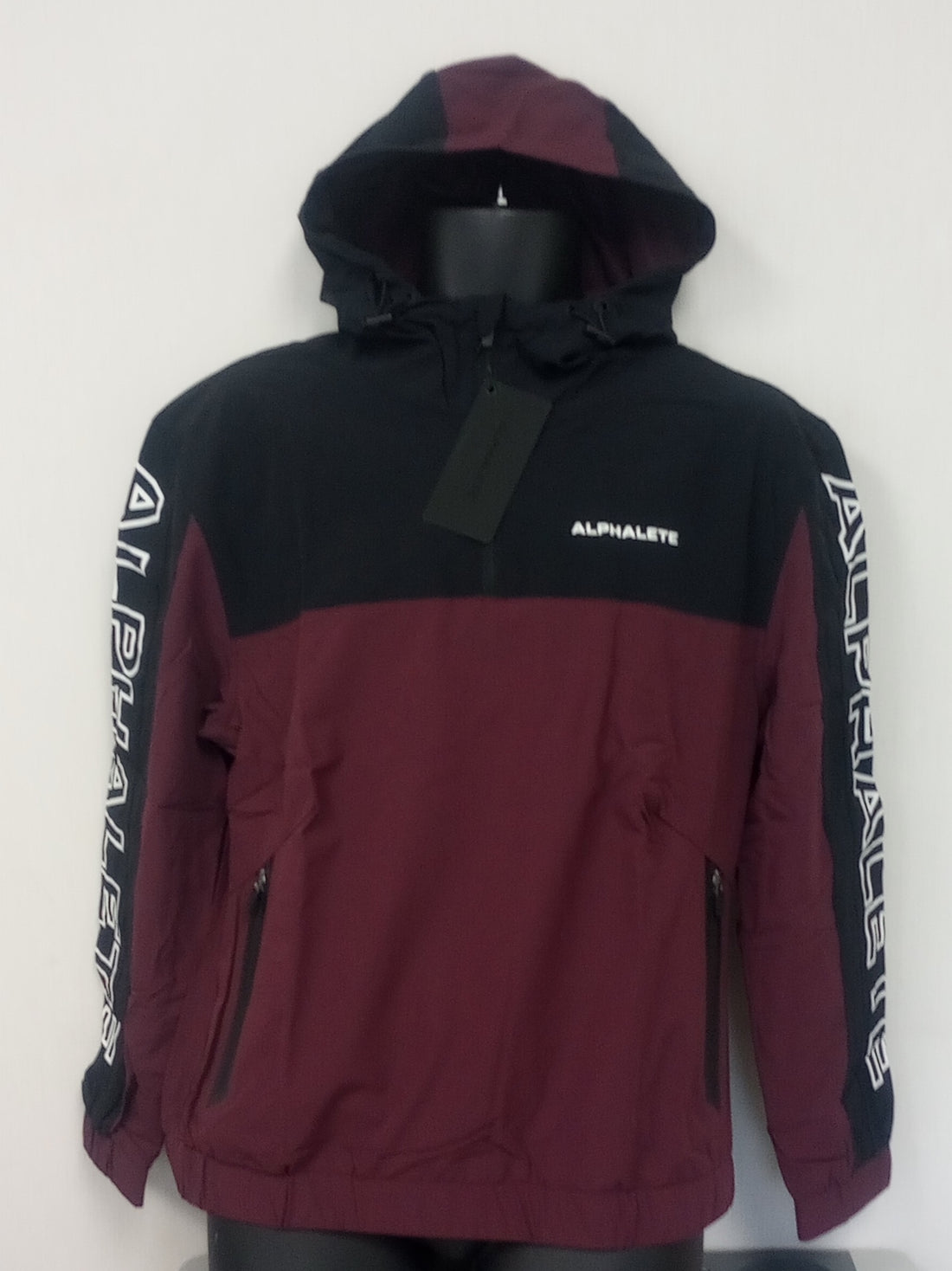 NEW ALPHALETE WOMEN'S  TECH WINDBREAKER - DARK MERLOT - SIZE - M /RG31/120