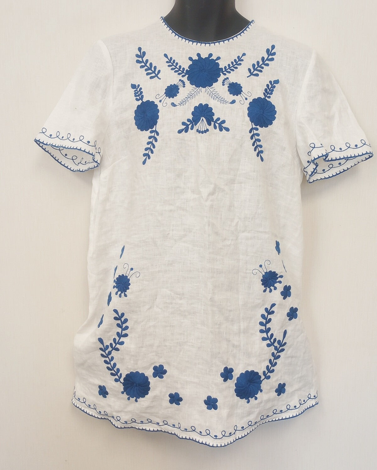 BNWT Zara White / Blue EMBROIDERED Mini LINEN  Dress  size - S  /CH15/125