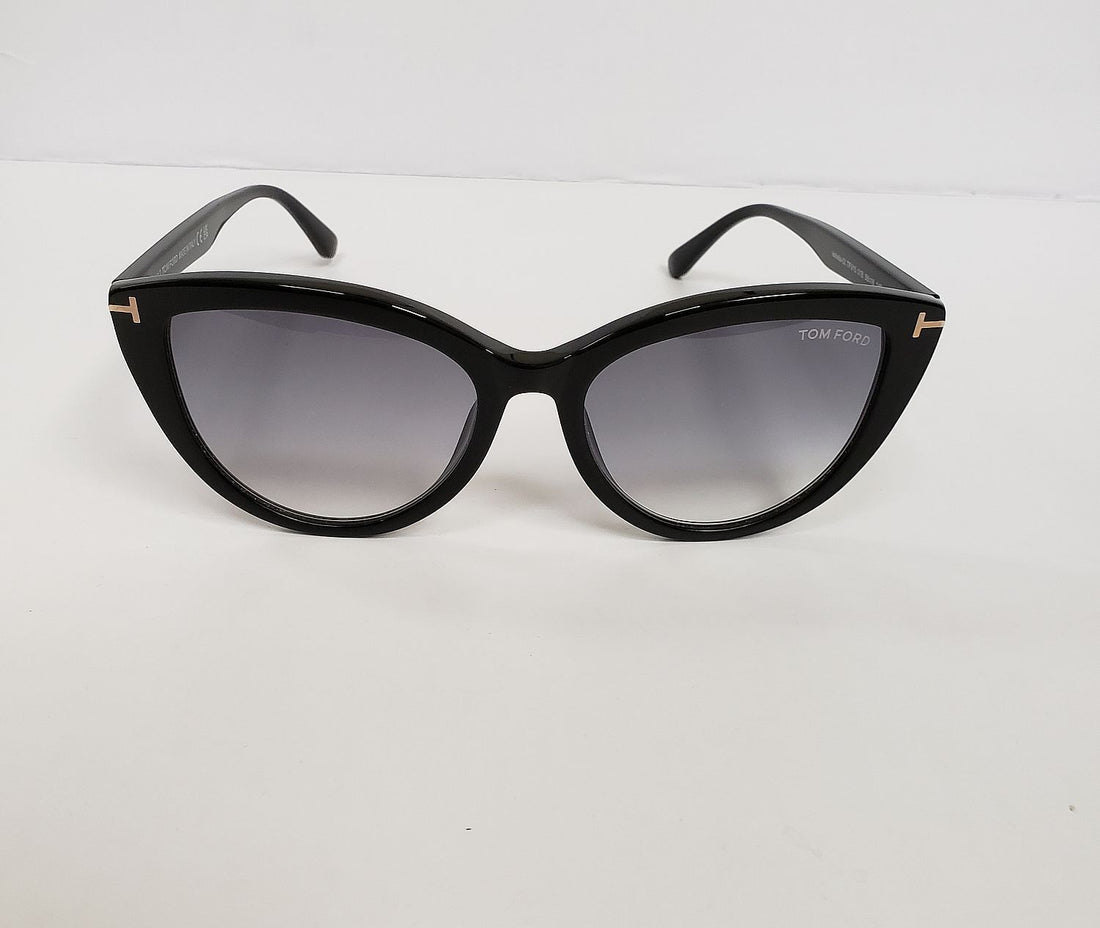NEW Tom Ford Isabella-02 TF 915 01B Black/Gradient Smoke Women's Sunglass G6A/20