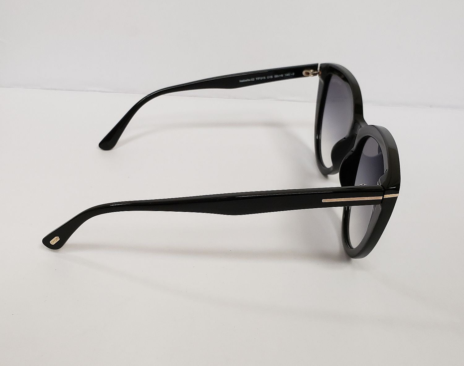 NEW Tom Ford Isabella-02 TF 915 01B Black/Gradient Smoke Women's Sunglass G6A/24