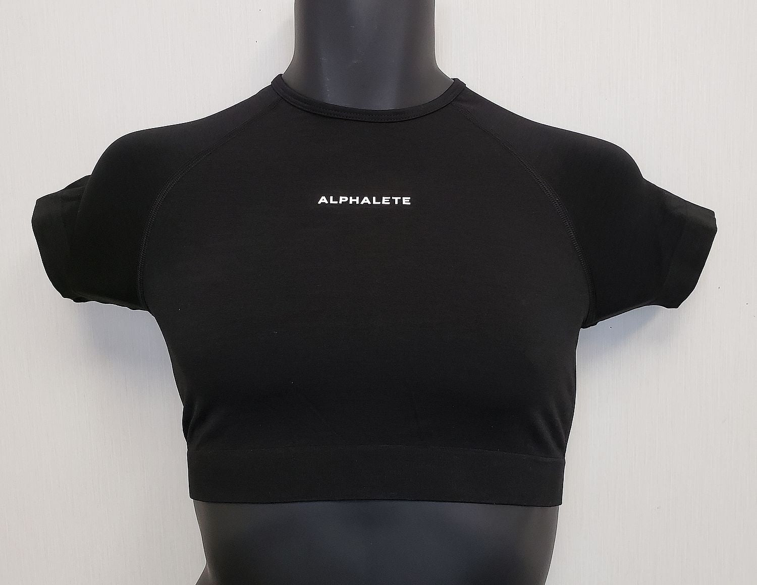 NEW Alphalete Women's AMPLIFY SS CROP Top (043340) Size XS Black G19a/22