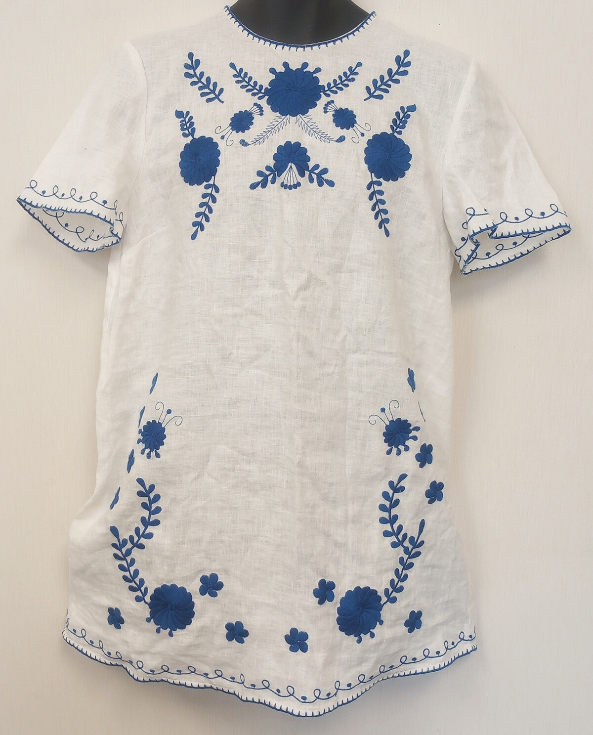 BNWT Zara White / Blue EMBROIDERED Mini LINEN  Dress  size - S  /CH15/120