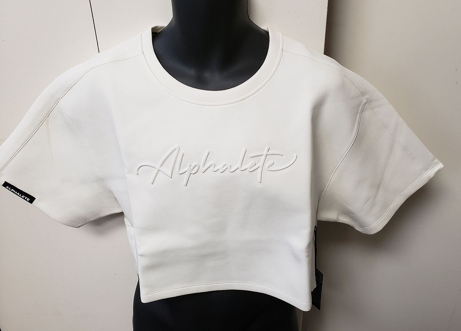 NEW Alphalete Woman’s ELMTS Short SLEEVE Crop Cream (269481) Size L DA10a/21