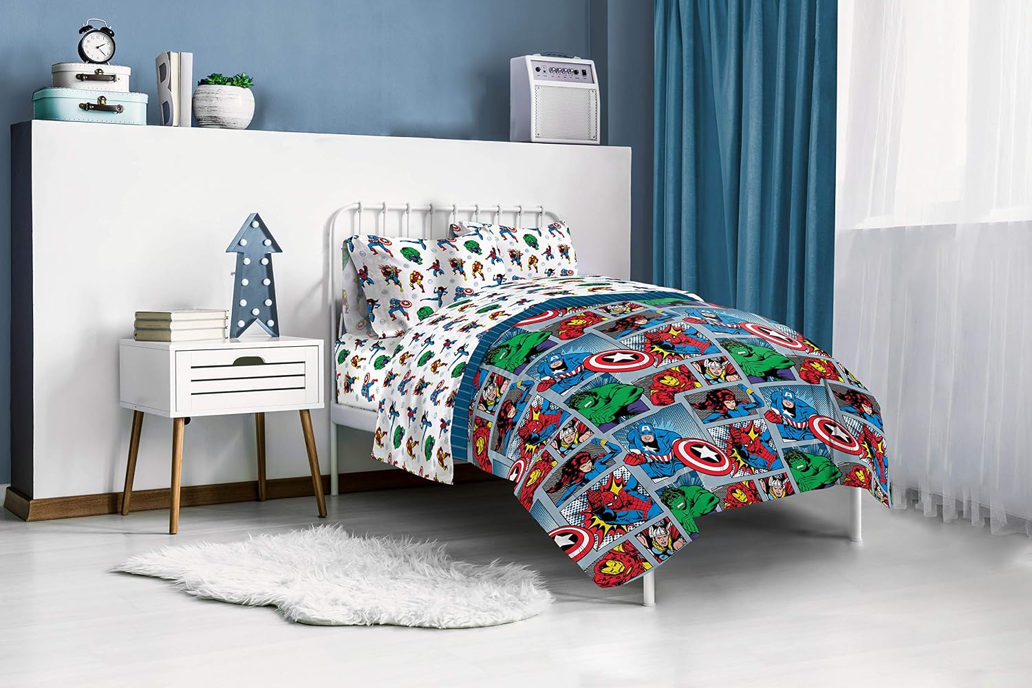 Jay Franco Marvel Avengers Fighting Team 5 Piece Full Bed Set - Includes Reversible Comforter & Sheet Set Bedding